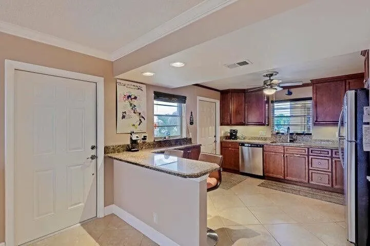 501 LAKE SHORE DRIVE #206 Lake Park, FL 33403