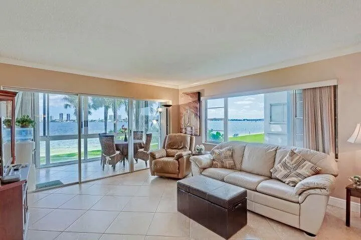 501 LAKE SHORE DRIVE #206 Lake Park, FL 33403