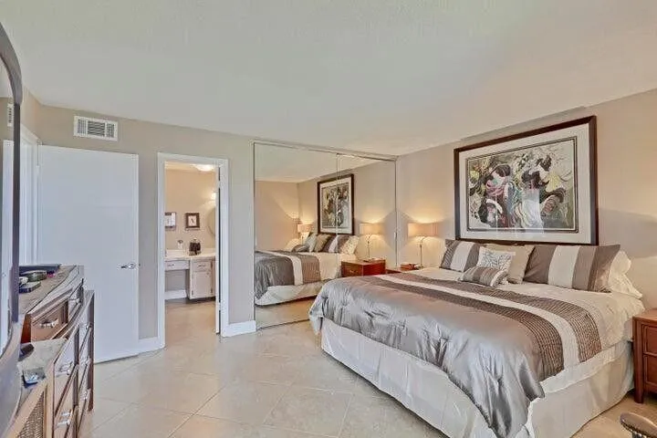 501 LAKE SHORE DRIVE #206 Lake Park, FL 33403