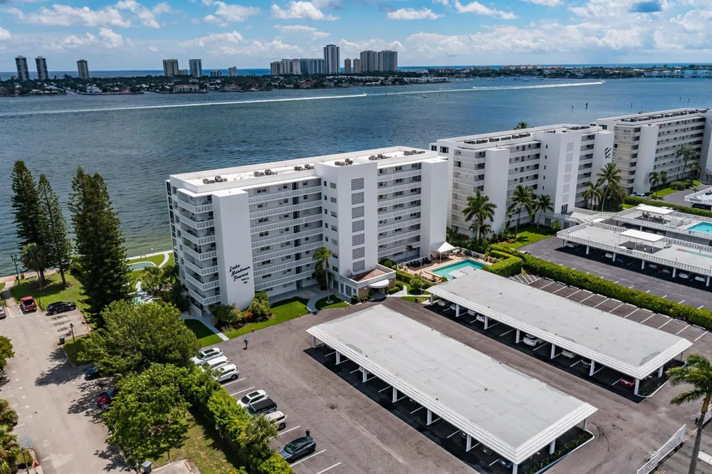 501 LAKE SHORE DRIVE #206 Lake Park, FL 33403