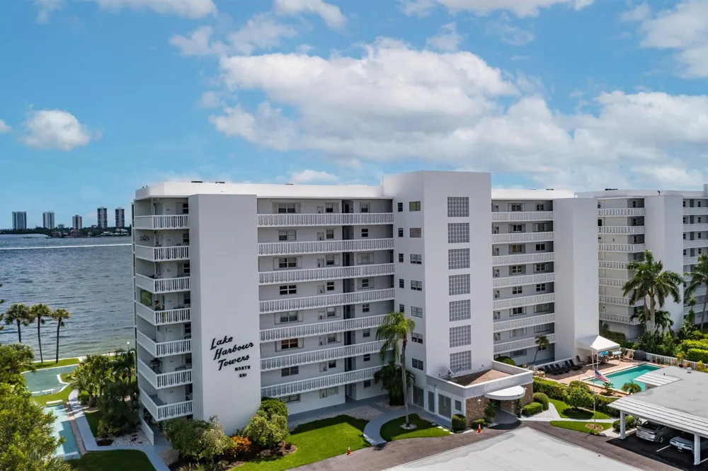 501 LAKE SHORE DRIVE #206 Lake Park, FL 33403