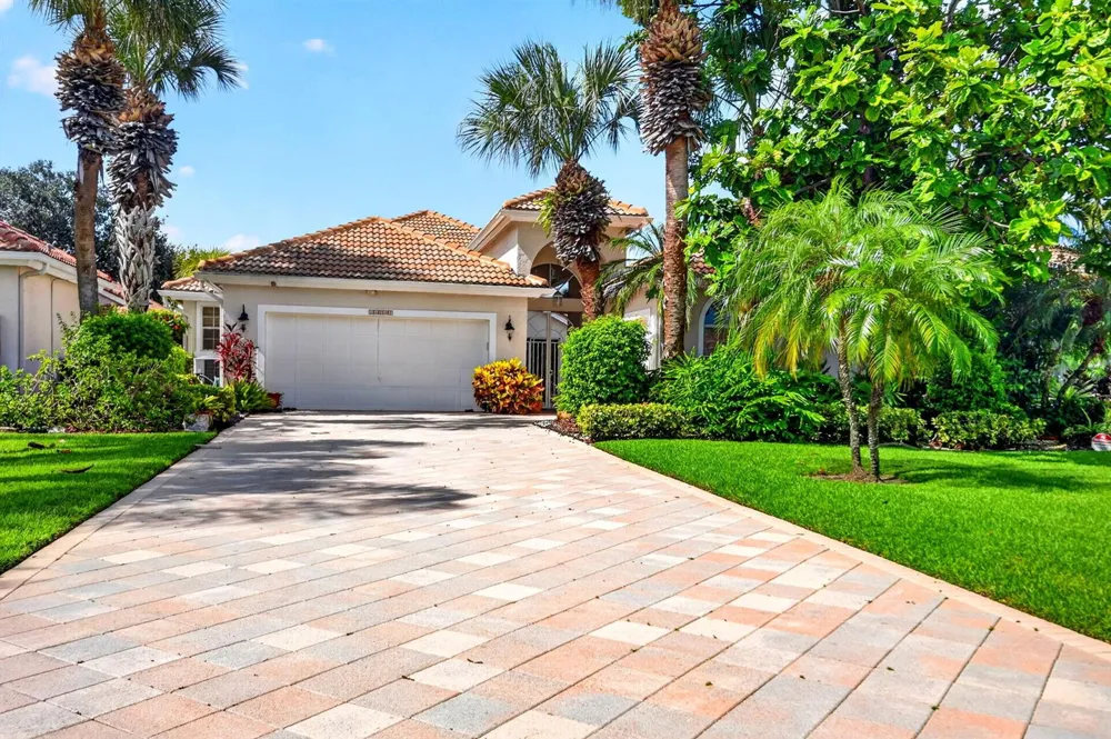 10694 Greenbriar Villa Drive Lake Worth, FL 33449