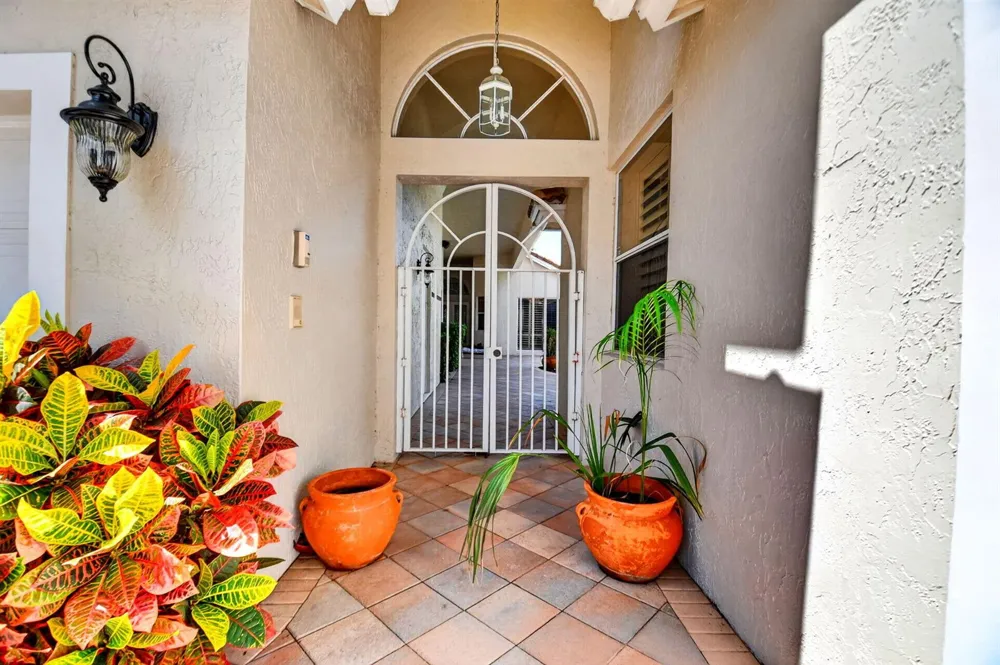 10694 Greenbriar Villa Drive Lake Worth, FL 33449