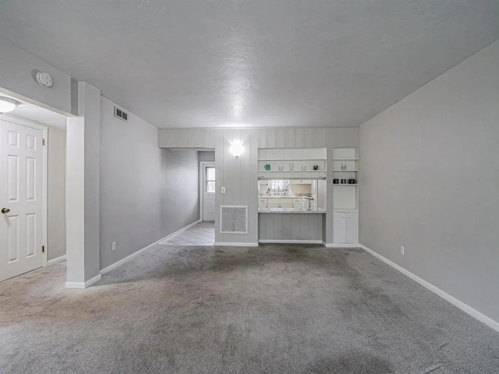 677 ROYAL PALM BOULEVARD #12 Vero Beach, FL 32960