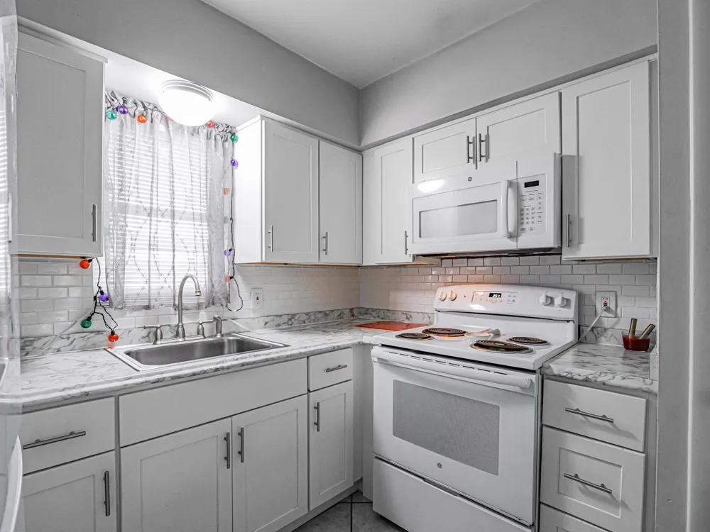 677 ROYAL PALM BOULEVARD #12 Vero Beach, FL 32960