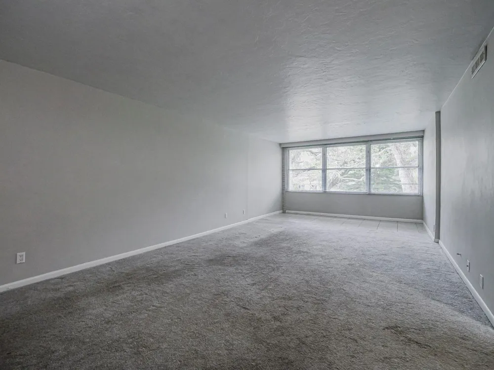 677 ROYAL PALM BOULEVARD #12 Vero Beach, FL 32960