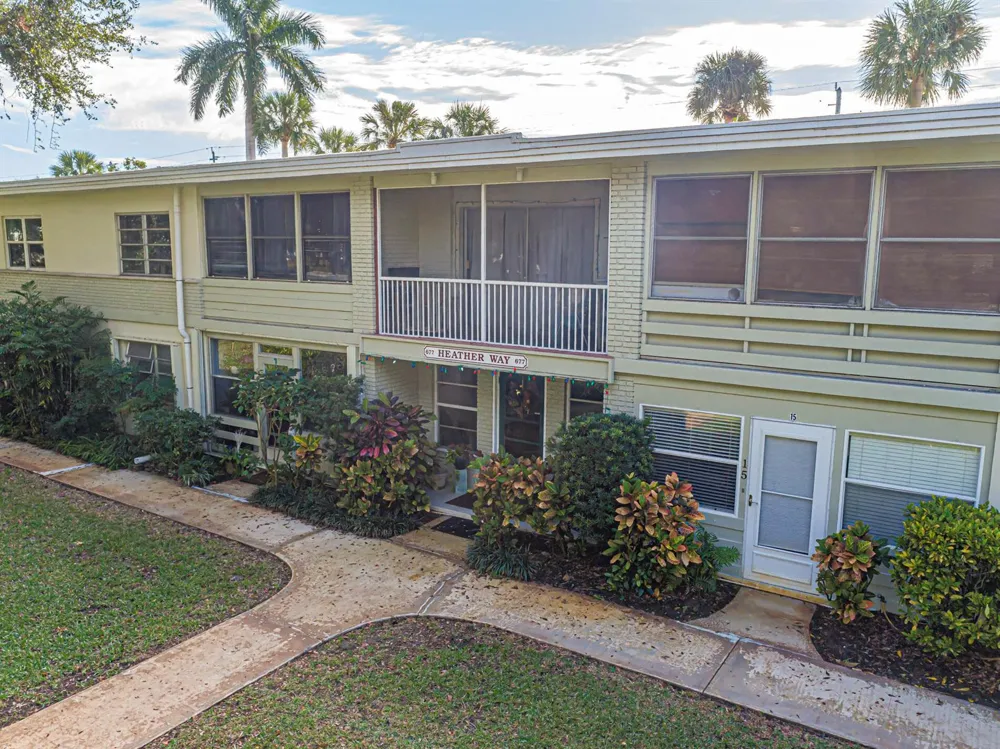 677 ROYAL PALM BOULEVARD #12 Vero Beach, FL 32960