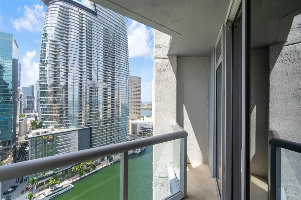 475 Brickell Ave #2508 Miami, FL 33131