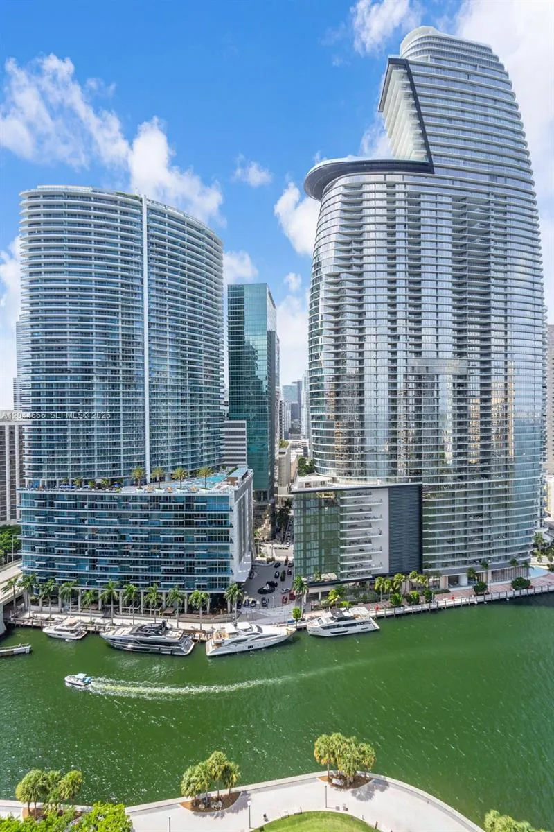 475 Brickell Ave #2508 Miami, FL 33131