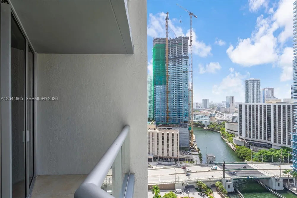 475 Brickell Ave #2508 Miami, FL 33131