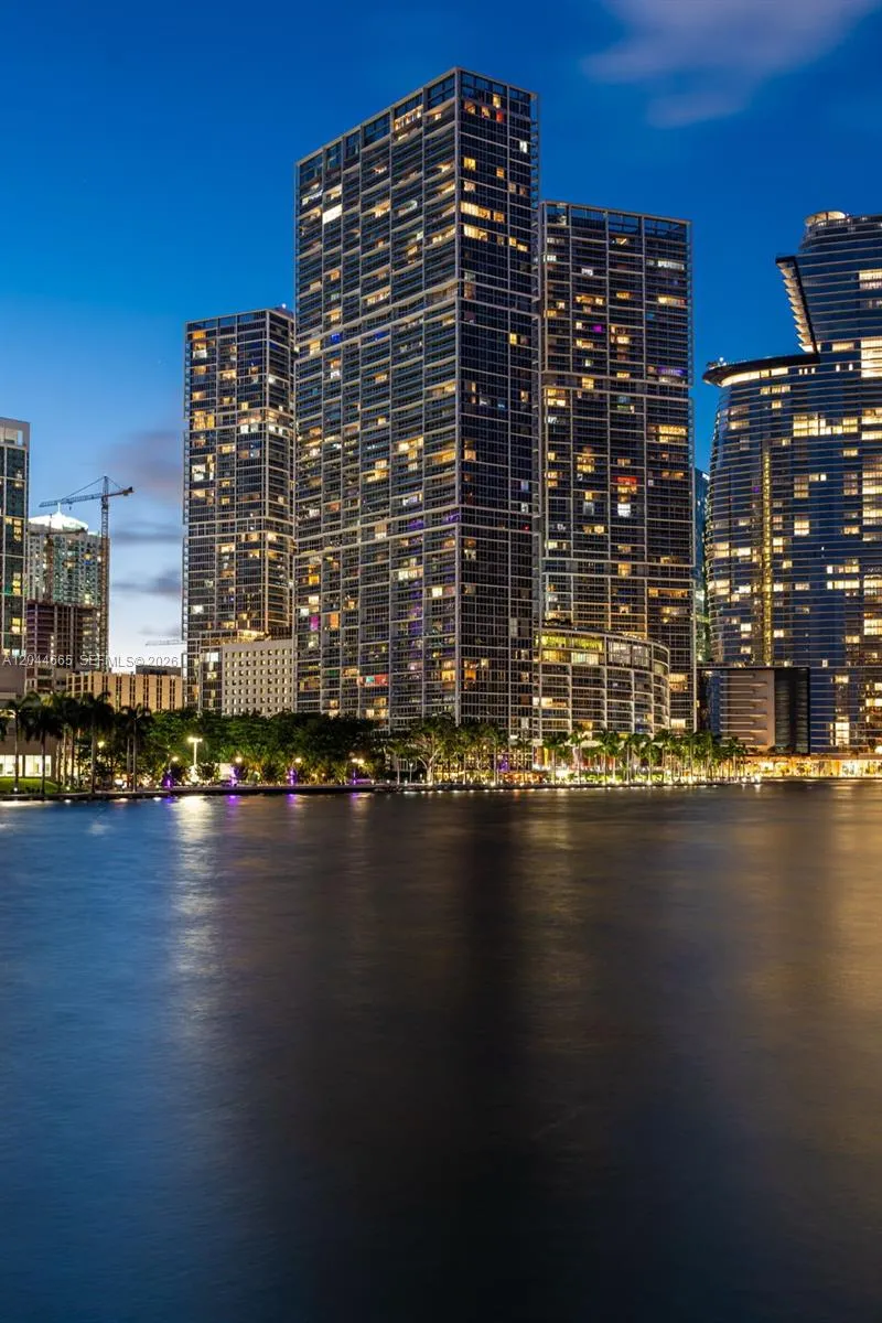 475 Brickell Ave #2508 Miami, FL 33131