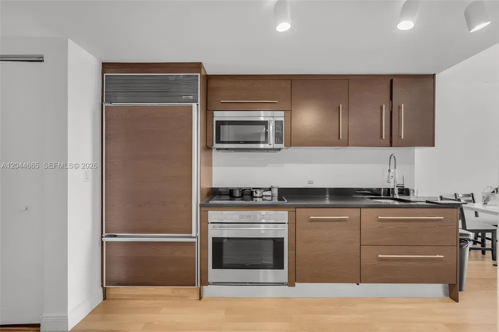 475 Brickell Ave #2508 Miami, FL 33131