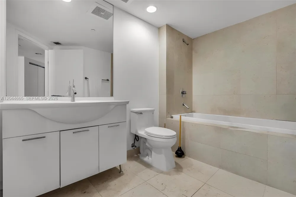 475 Brickell Ave #2508 Miami, FL 33131