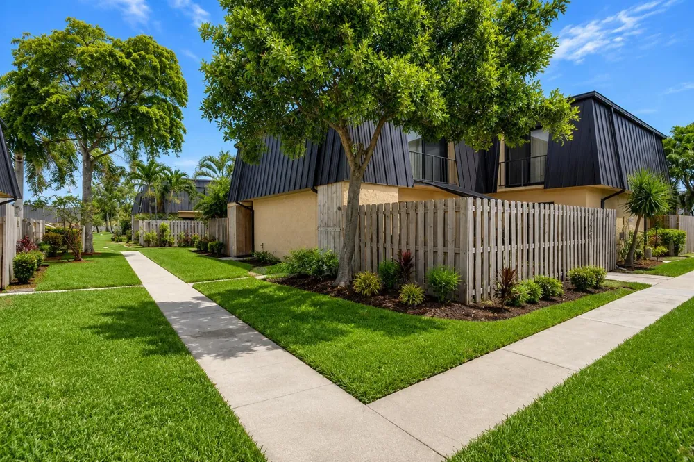 2333 Waterside Drive Lake Worth, FL 33461