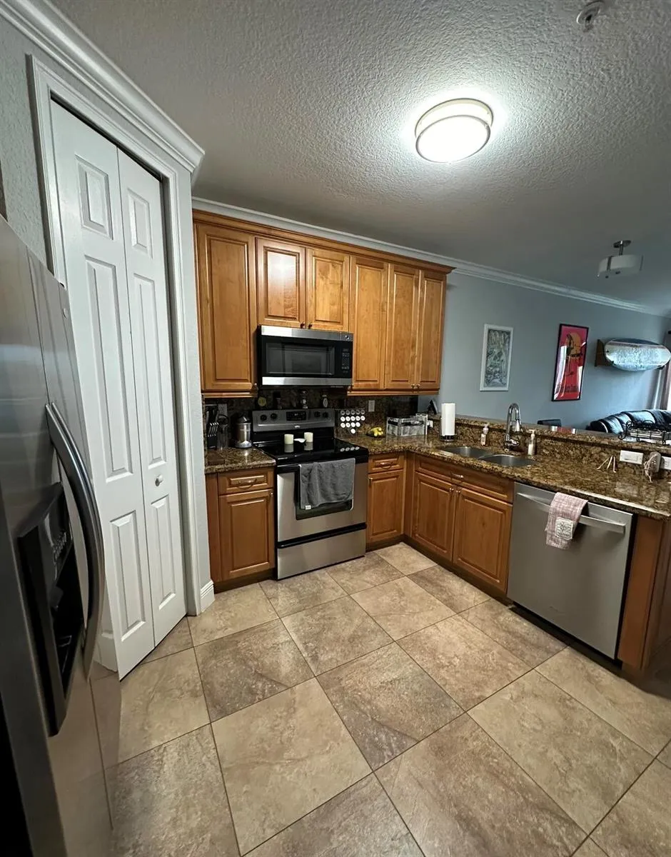 3042 WATERSIDE CIRCLE Boynton Beach, FL 33435