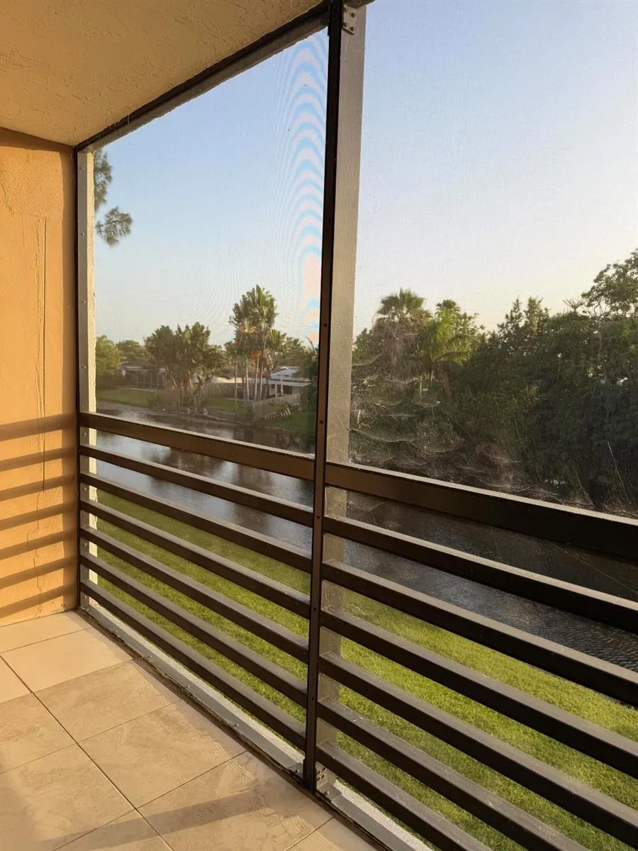 10442 Sunrise Lakes Boulevard #210 Sunrise, FL 33322