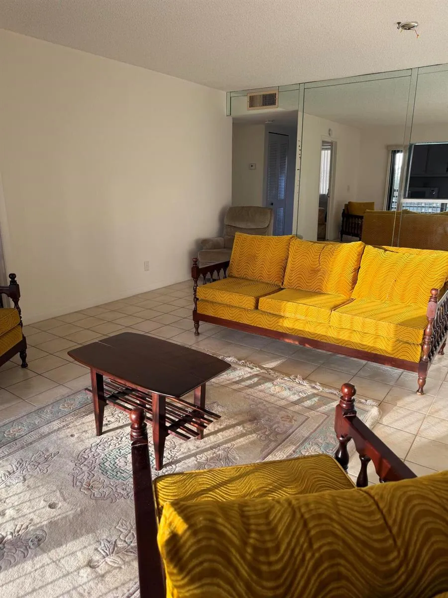 10442 Sunrise Lakes Boulevard #210 Sunrise, FL 33322
