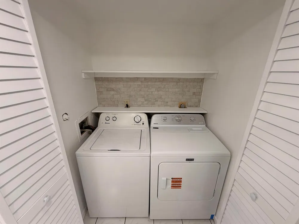 9825 NW 37th Street #5F Sunrise, FL 33351