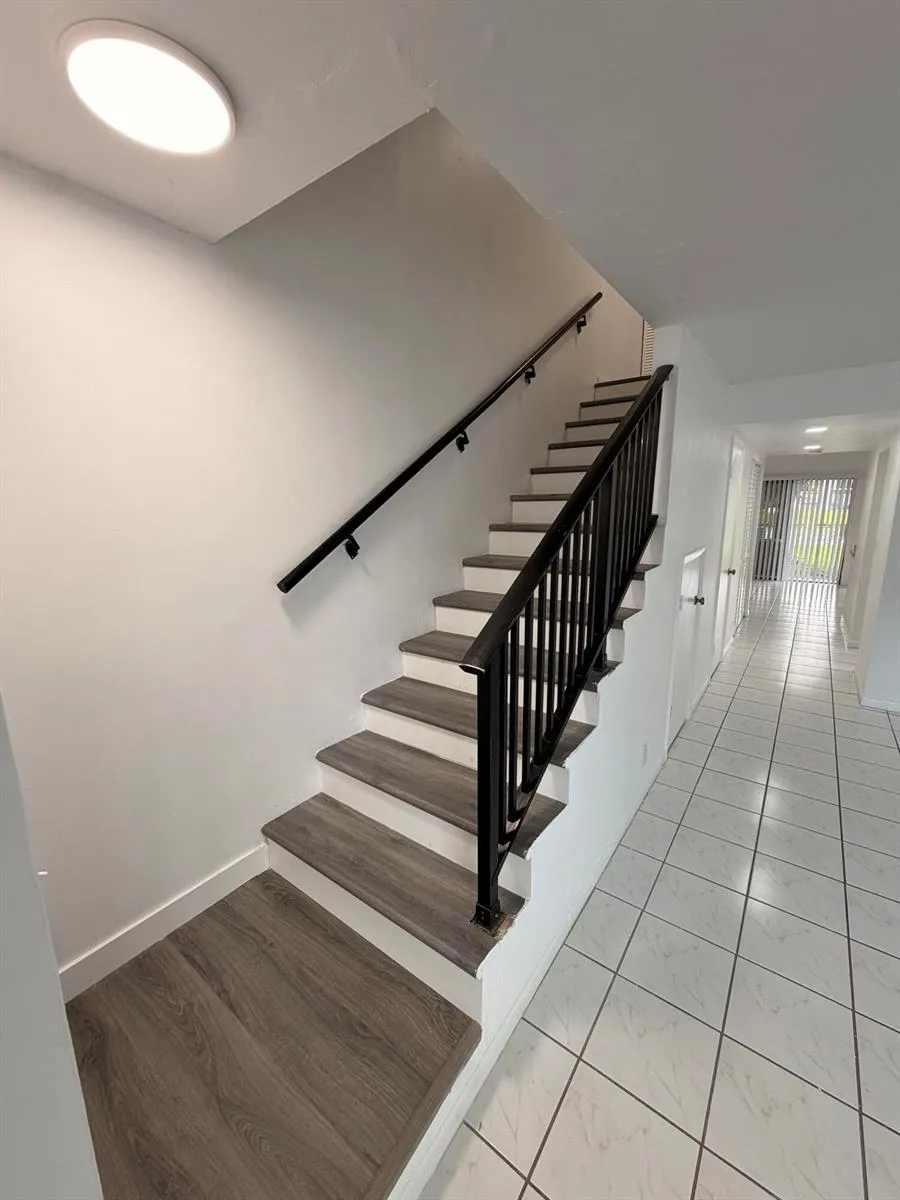 9825 NW 37th Street #5F Sunrise, FL 33351