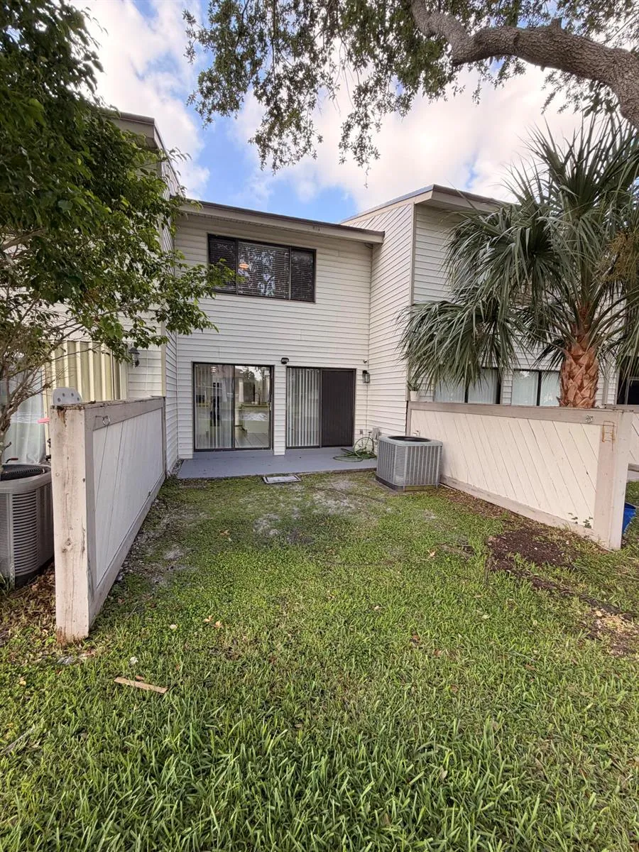 9825 NW 37th Street #5F Sunrise, FL 33351