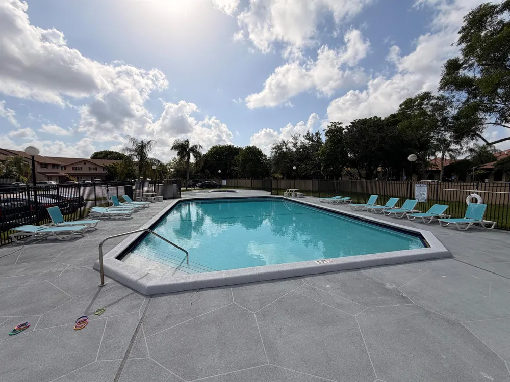 9825 NW 37th Street #5F Sunrise, FL 33351