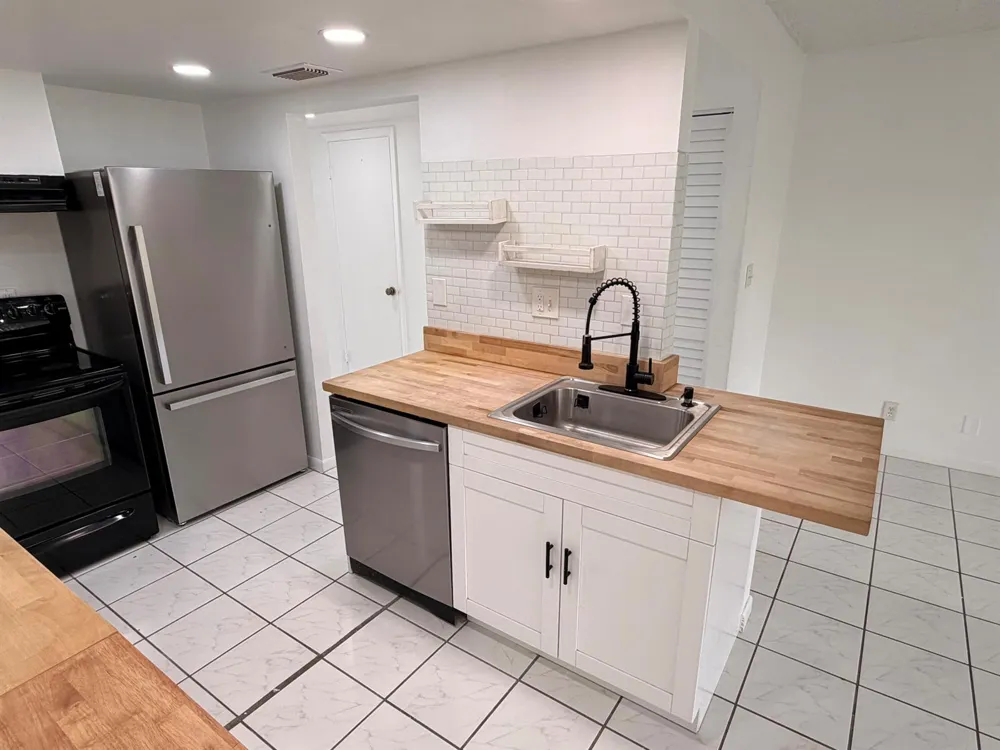 9825 NW 37th Street #5F Sunrise, FL 33351