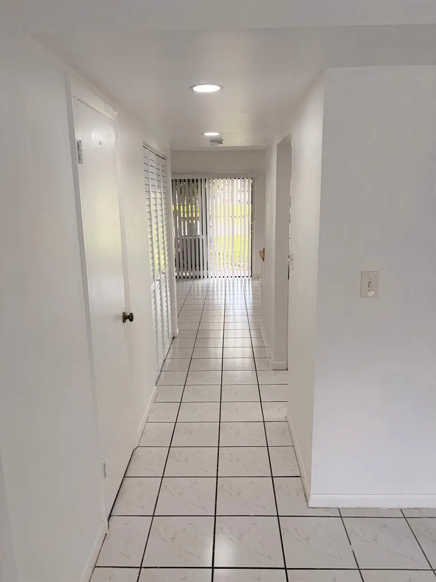 9825 NW 37th Street #5F Sunrise, FL 33351