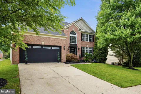 10 GRAVESWOOD COURT