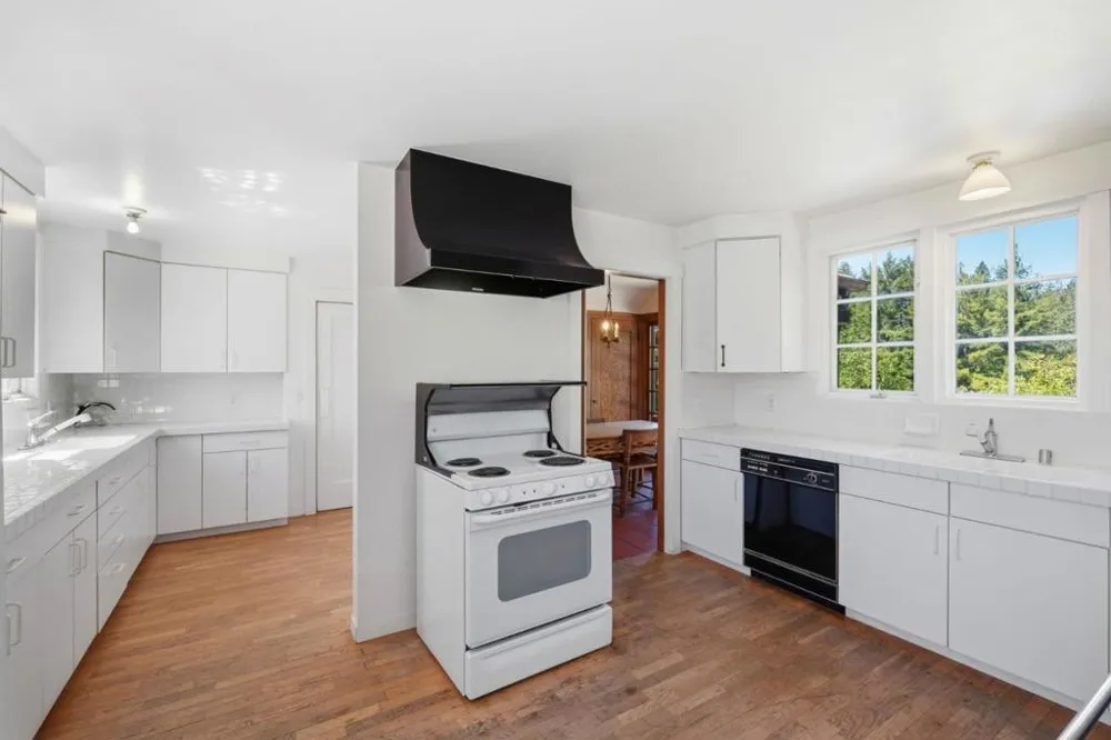24580 Loma Prieta Avenue Los Gatos, CA 95033