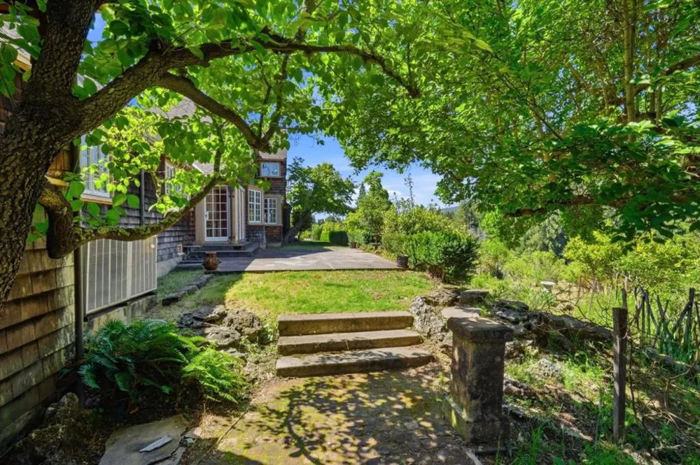24580 Loma Prieta Avenue Los Gatos, CA 95033