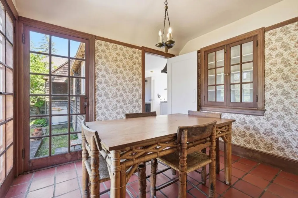 24580 Loma Prieta Avenue Los Gatos, CA 95033