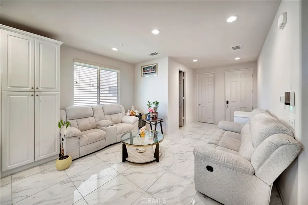37921 Avenida De Diego Palmdale, CA 93552