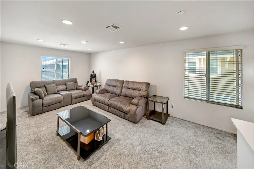 37921 Avenida De Diego Palmdale, CA 93552