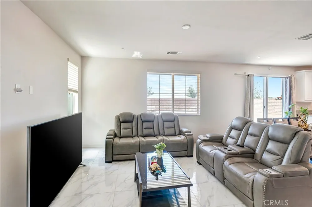 37921 Avenida De Diego Palmdale, CA 93552