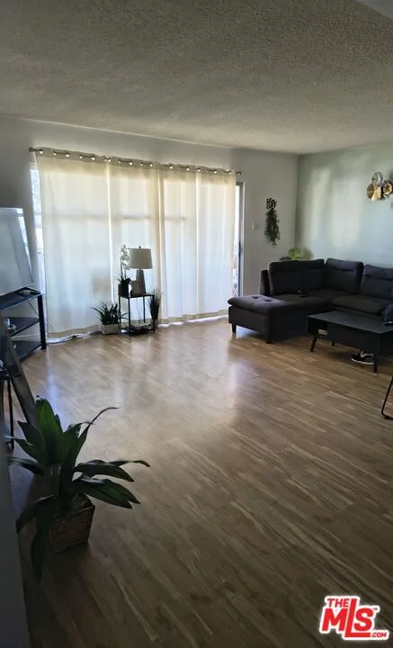 855 Victor Avenue #305