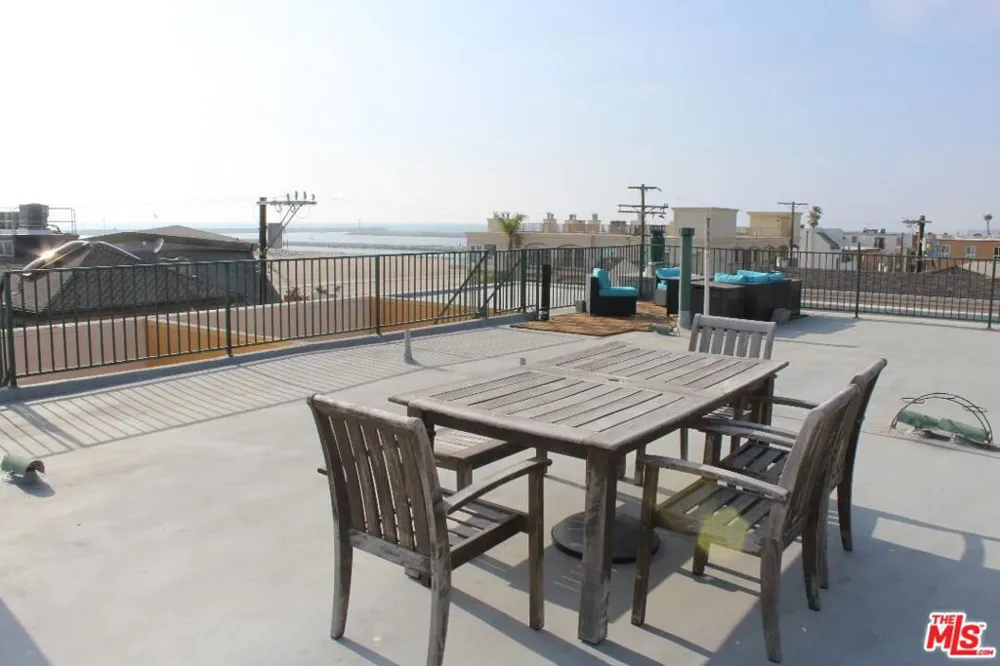6415 Pacific Avenue #C Playa del Rey, CA 90293