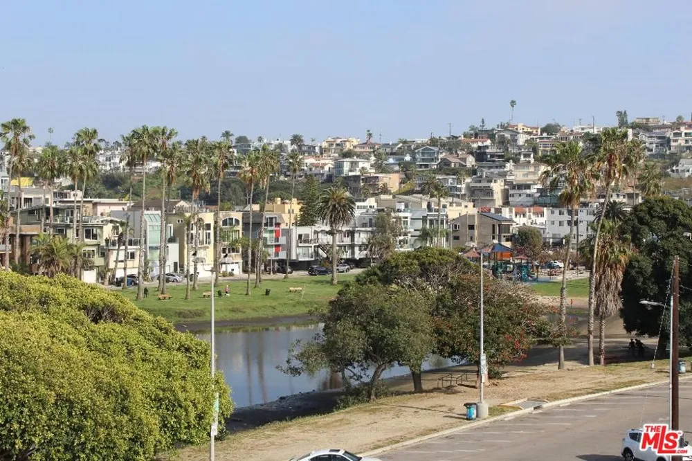 6415 Pacific Avenue #C Playa del Rey, CA 90293