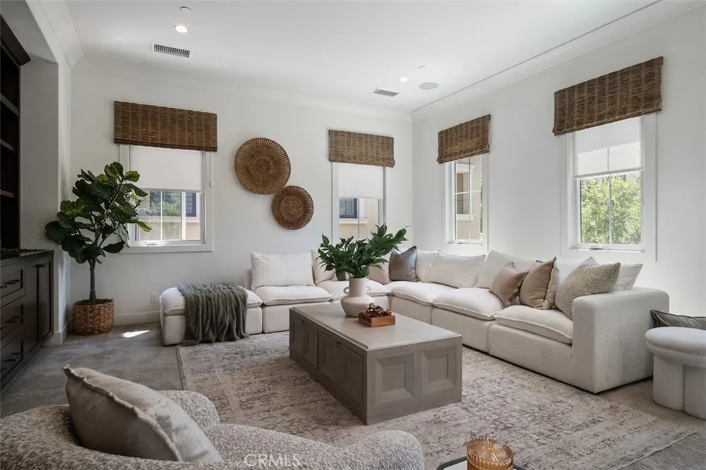 116 Knob Creek Irvine, CA 92602