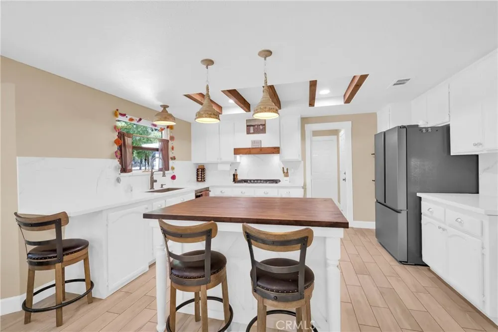 15908 Acoma Road Apple Valley, CA 92307