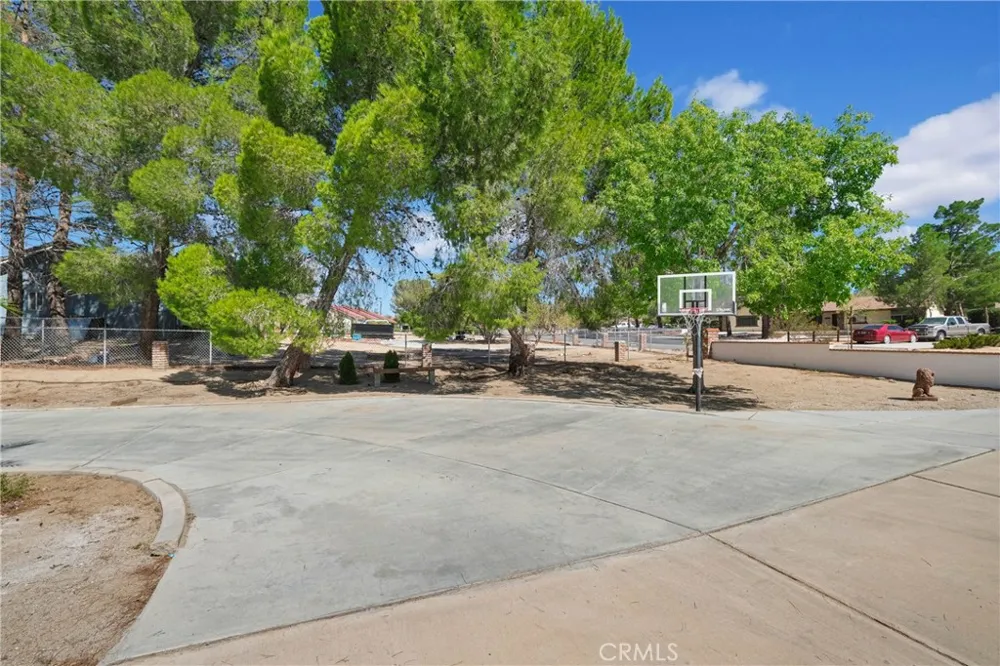 15908 Acoma Road Apple Valley, CA 92307