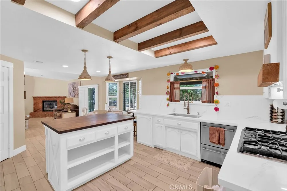 15908 Acoma Road Apple Valley, CA 92307