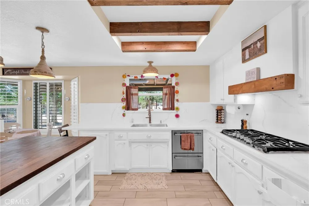 15908 Acoma Road Apple Valley, CA 92307