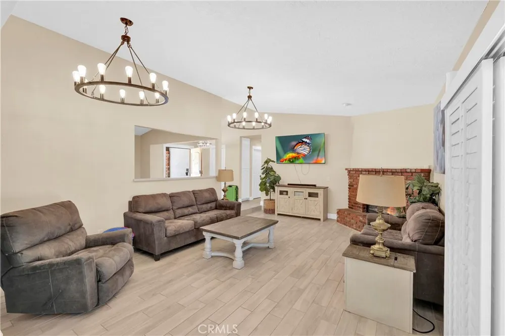 15908 Acoma Road Apple Valley, CA 92307