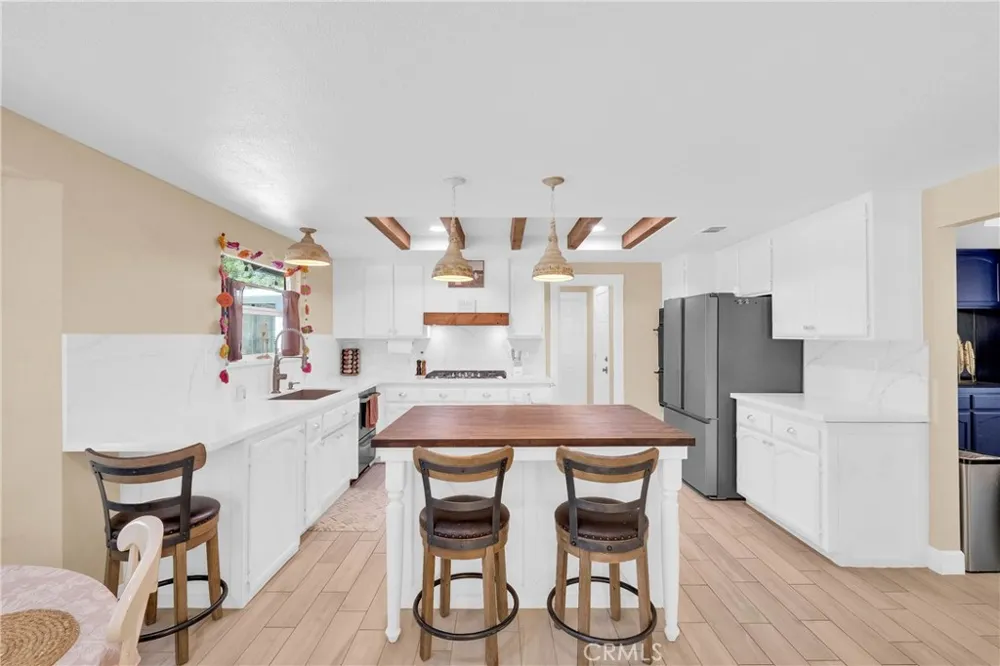 15908 Acoma Road Apple Valley, CA 92307