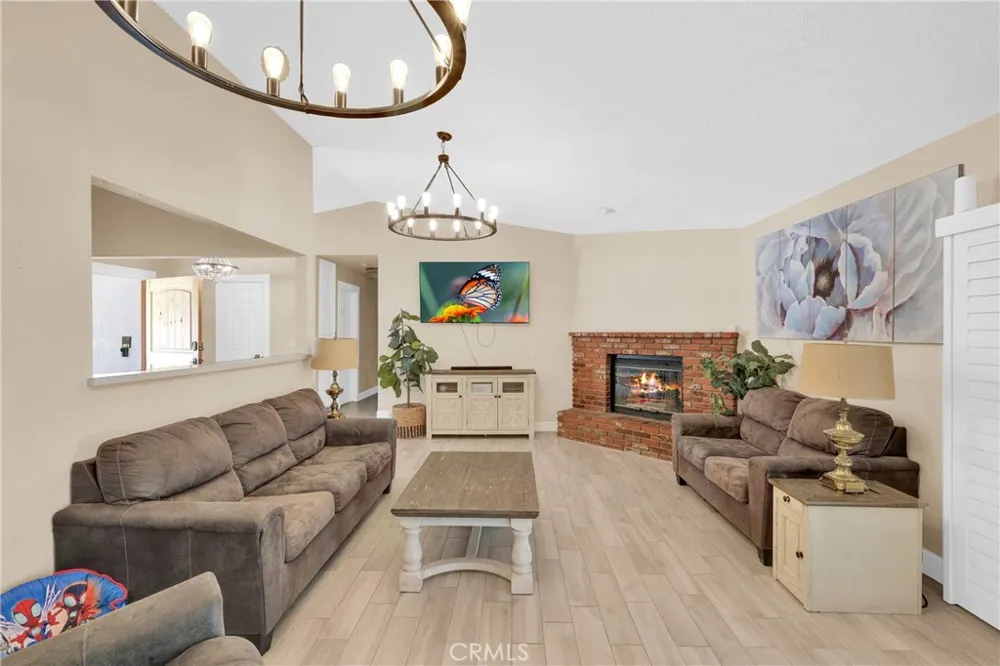 15908 Acoma Road Apple Valley, CA 92307