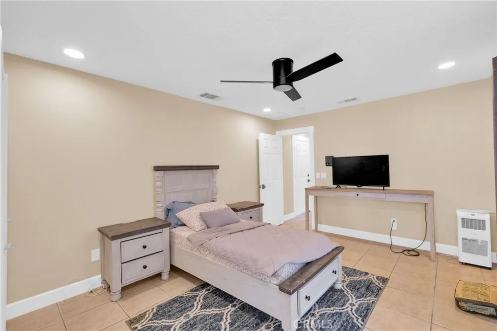 15908 Acoma Road Apple Valley, CA 92307