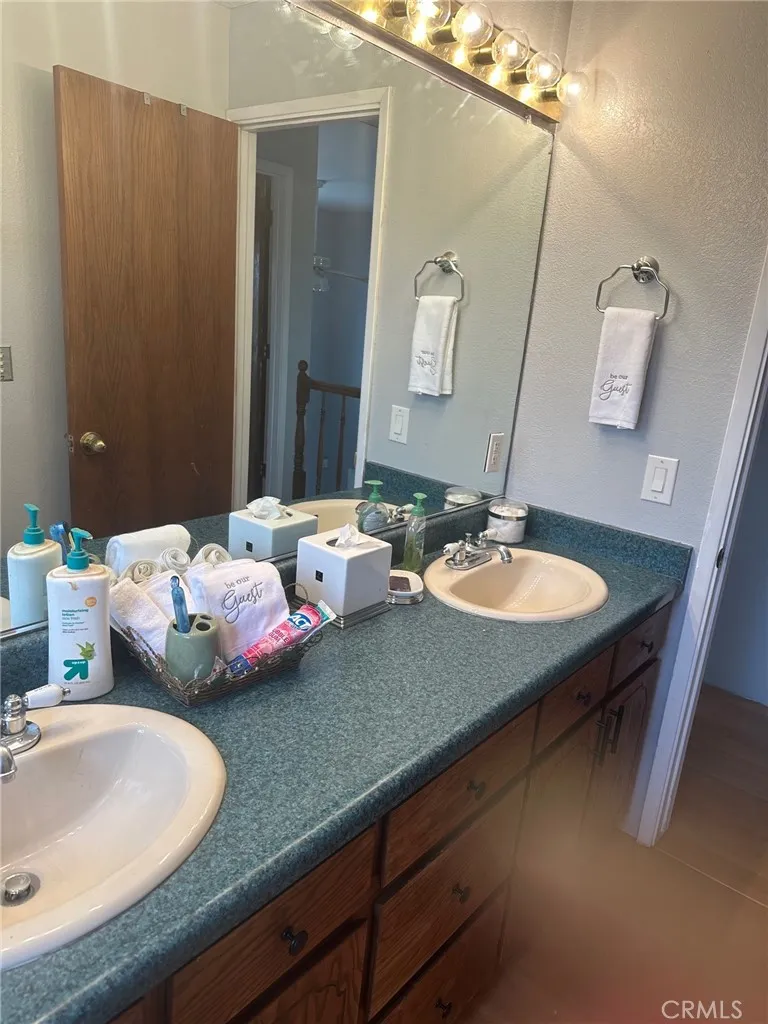 22085 FINNELL Corning, CA 96021