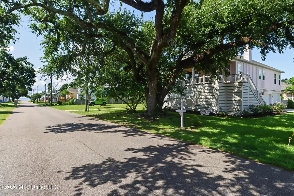 402 S Nicholson Avenue Long Beach, MS 39560