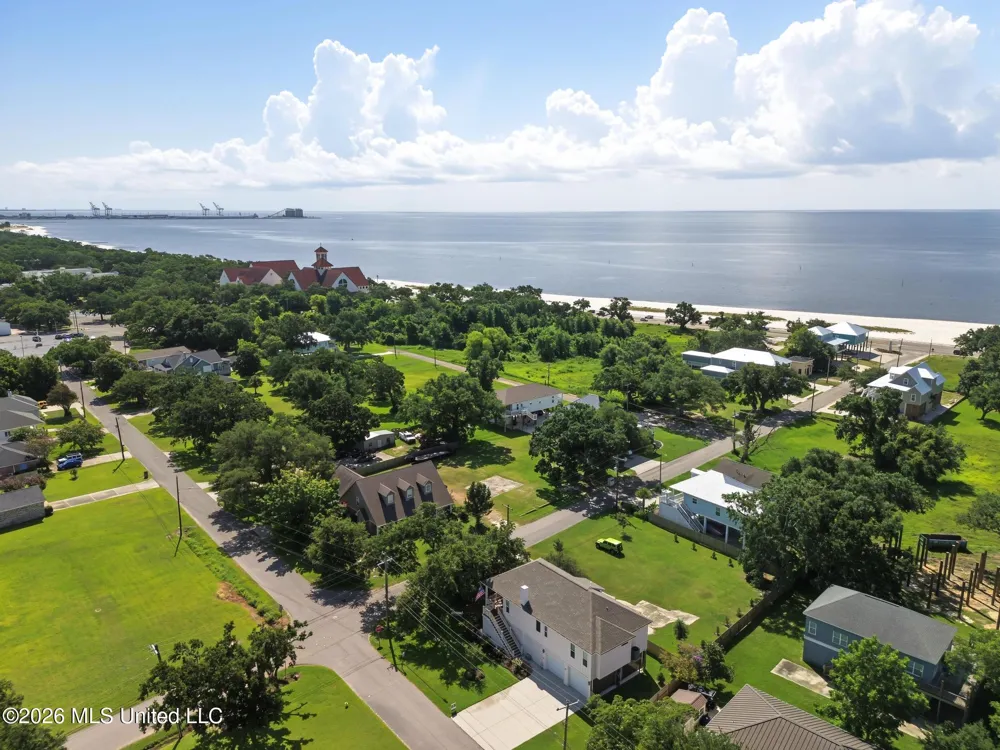 402 S Nicholson Avenue Long Beach, MS 39560