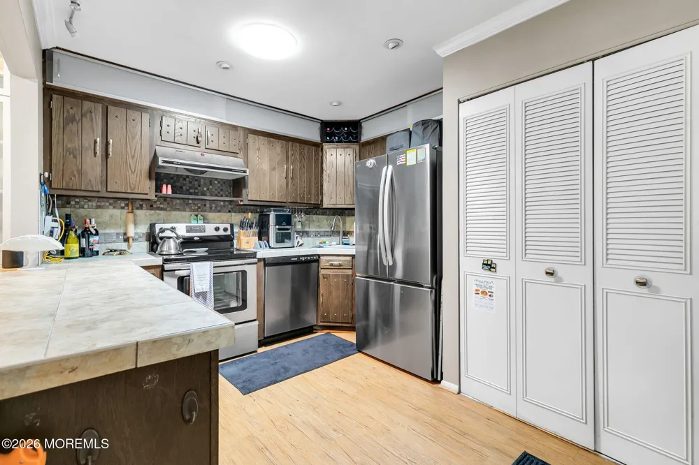 20 Western Reach Red Bank, NJ 07701